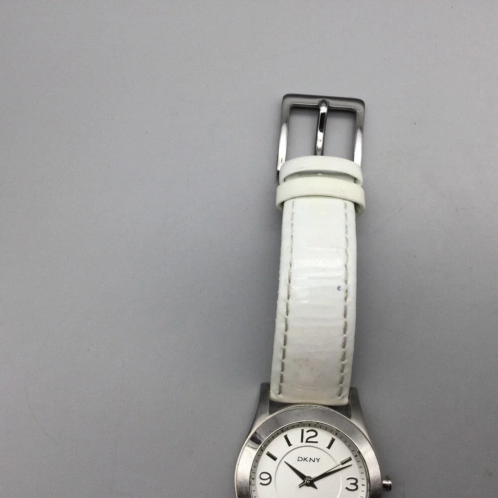 DKNY Womens Watch 32mm Silver Tone White Leather 5 ATM Stainless New Battery